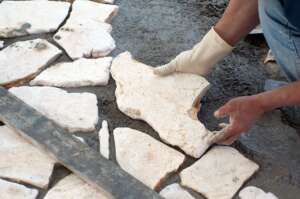 What are the benefits of using flagstone for your patio